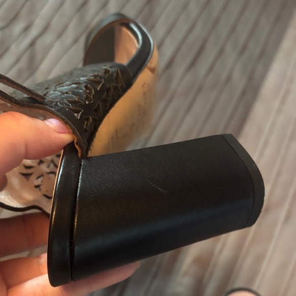 Kate Spade Black Cut-Out Healed Sandals size 6 - Picture 4 of 15